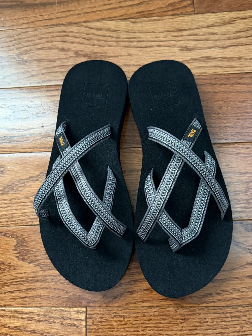 Teva Women's Olowahu Sandal Black and Gray Sz 6